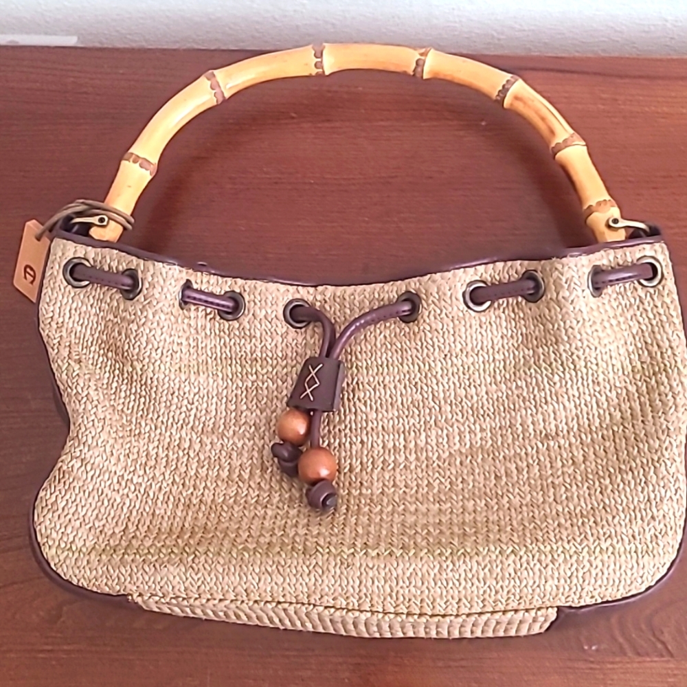 Y2K Tiki vibes Etienne Aigner raffia purse w/ bamboo handle
